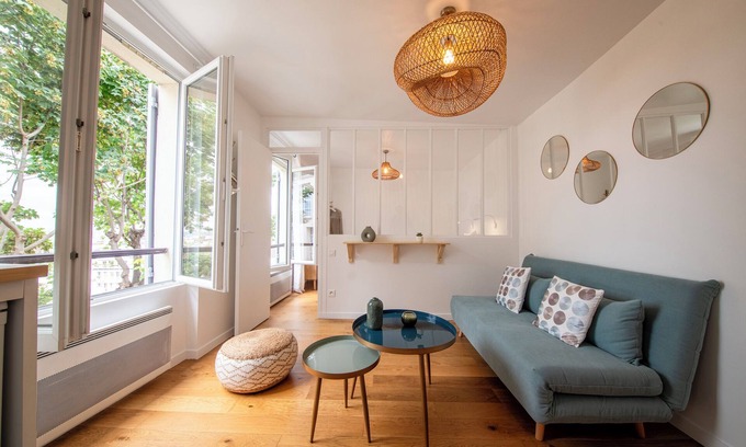 Clignancourt Apartment | Unique romantic 1Br apt. View over Paris‘ Skyline CHE
