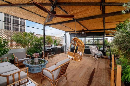 Ampelokipoi Apartment | Unique solar penthouse with jacuzzi and sauna in central Athens