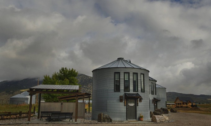 Lava Hot Springs Cabin | Unique stay in a modern grain bin home 2 miles from the famous hot pools!