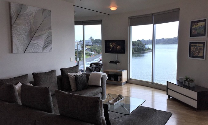 Raglan Apartment | Unique & stylish apartment in the former Golden Bay silo on Raglan Wharf