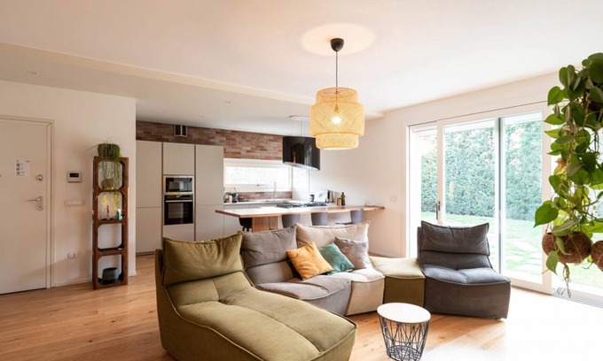Noventa Padovana Villa | Unique villa in a quiet residential neighborhood, just 15 minutes by car from Padova, where you can enjoy the right relaxation away from city life.Ideal for couples or families and for business trips, it is perfect for 4 guests, bright and spacious, with