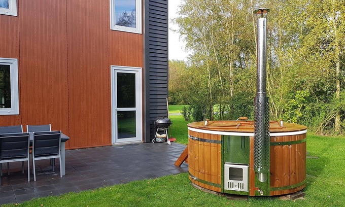 Noordwolde House | Unique villa in nature with hot tub and infrared sauna