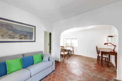 Notre Dame Apartment | Unit 015 Notre Dame (Ursins n°2)