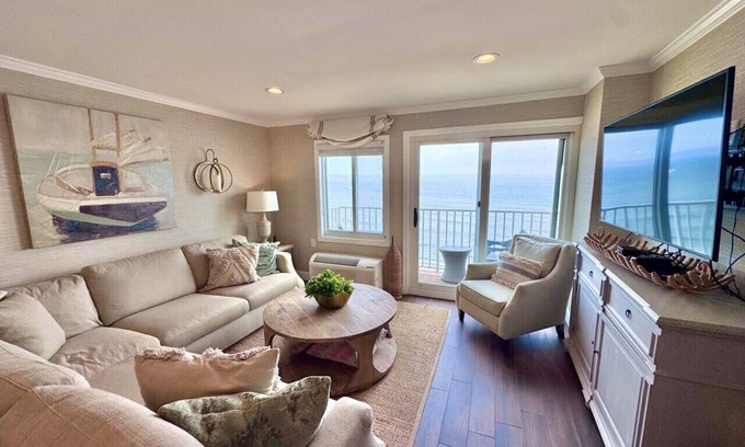 Northeast Virginia Beach Apartment | Unit 1401 - 14th Floor Luxury Condo Private Haven!