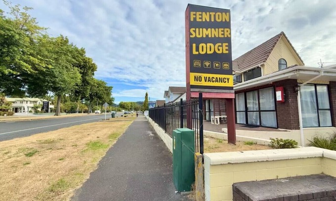 Rotorua Hotel | Unit 3 Fenton Summer Lodge