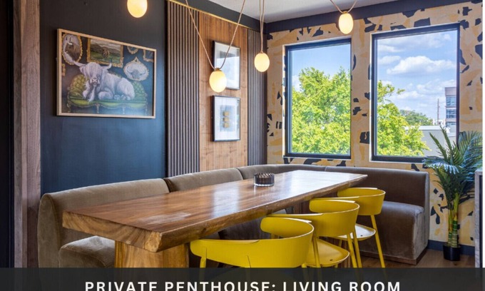 East Cesar Chavez House | (Unit 5) 6th Street Suite: 4BR/11Beds - Pool, Roofdeck, Garden Bars, Walk To Everything!
