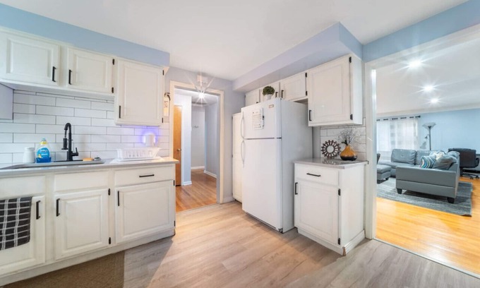 University Heights House | University Heights! 2 king beds (Upper Duplex) in prime location