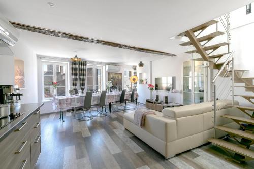Metz-Centre – Ancienne Ville Apartment | UnSejourAmetz-fr Meublés Ossons du T2 au T4 avec parking,