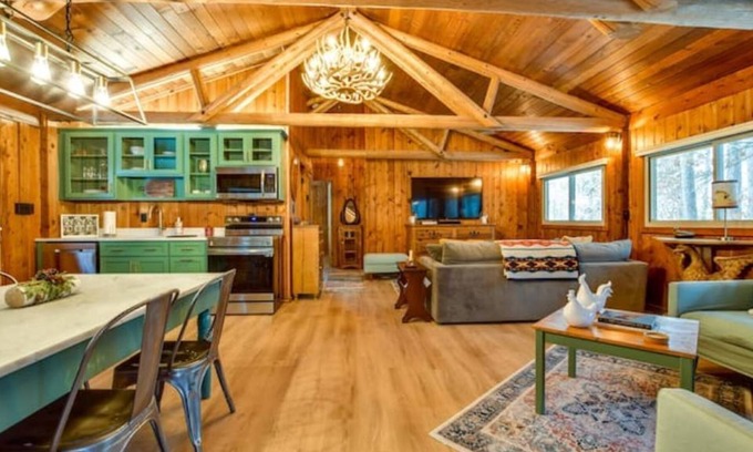 Muscoda Cabin | Unwind at Driftless Pines - NEW