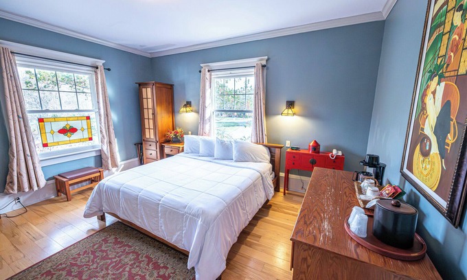 Shawnee On Delaware Hotel | Unwind in a Charming Riverside Getaway Nestled Along the Scenic Delaware River