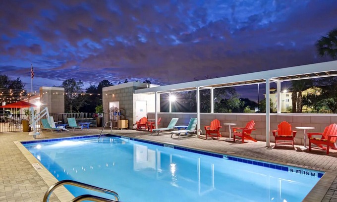 Terrace Park Hotel | Unwind in Style: 3 Units w/FREE Breakfast! Close to Florida Museum!