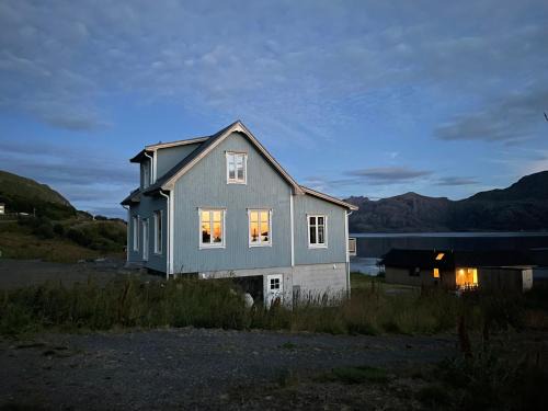 Vestvagøy Apartment | Up-scale apartment in picturesque surroundings