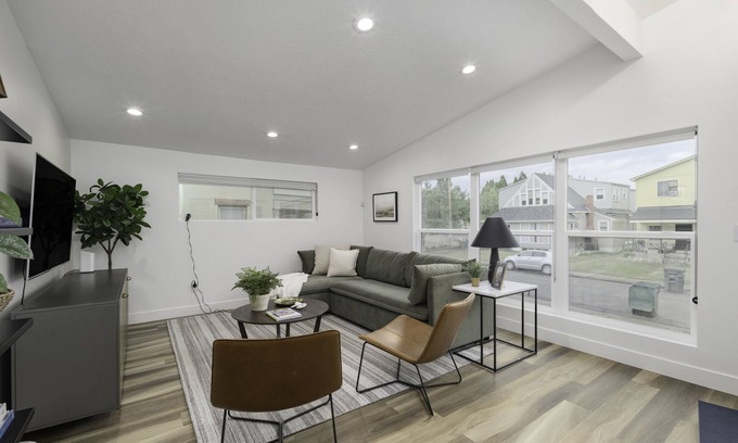Ogden Apartment | Updated 2BR/1BA Flat Steps from 25th Street Fun