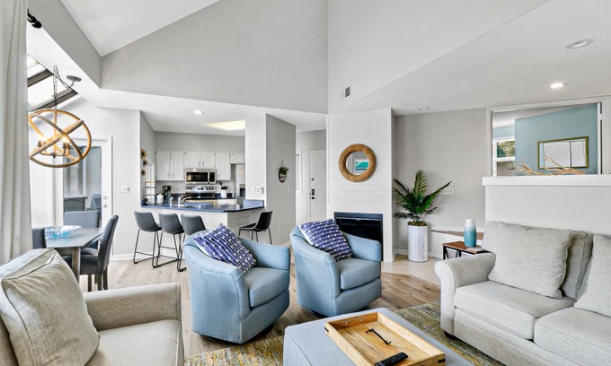 Palmetto Dunes Villa | Updated 3 bedroom Villa in Shelter Cove with Community Pool