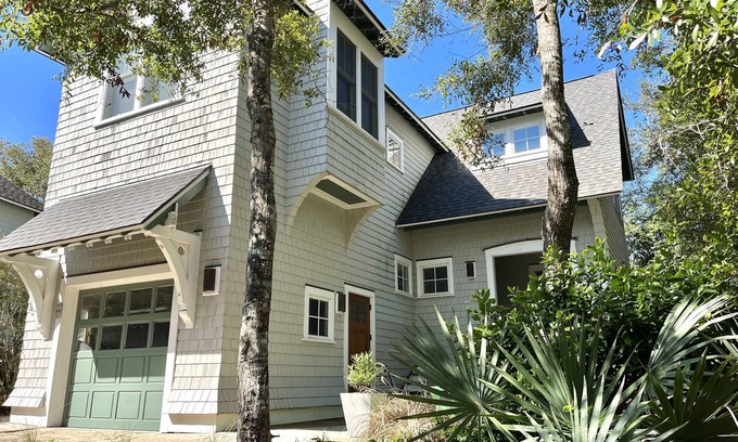 Cape Fear Station House | Updated 4 BR home in Cape Fear Station by East Beach with access to Shoals Club