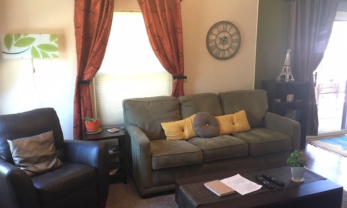 Berkeley House | Updated Bungalow Steps To Tennyson Street Restaurants, Short Ride To Downtown