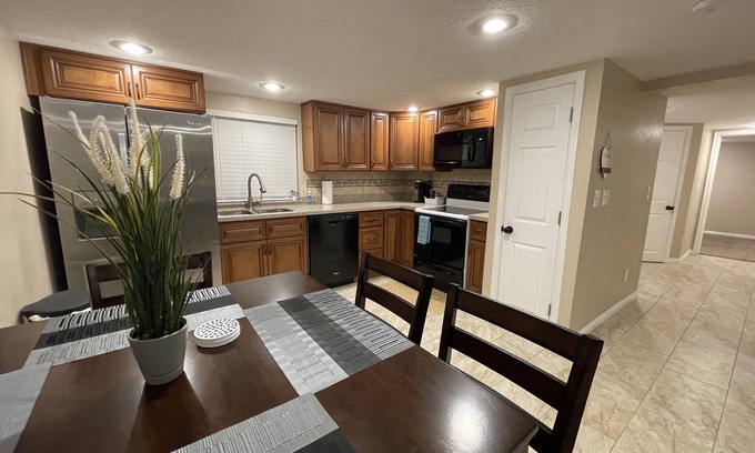 Murray House | Updated-Central-Basement Suite-Private Entrance