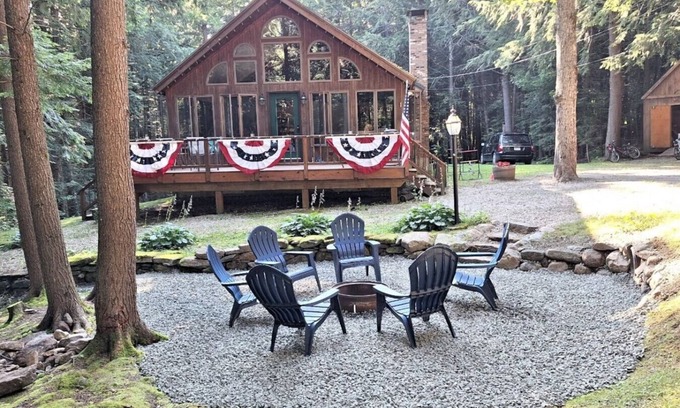 Wilmington Cabin | Updated Chalet. Minutes from Mt, Lakes and Golf.