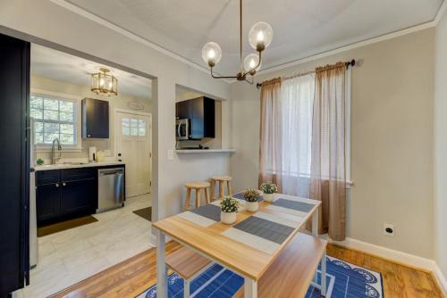 Rosewood House | Updated Columbian Cottage