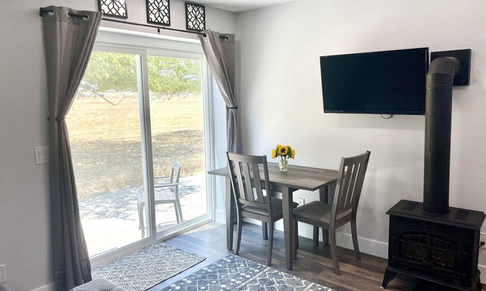 Red Bluff Apartment | Updated In-Law Suite with laundry and patio for Mid Term Stays