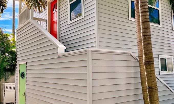 Treasure Island Cottage | Updated Key West Style Cottage.