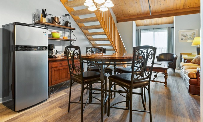 Wintergreen Condo | Updated Mountain Inn unit with open loft - accomodates 2
