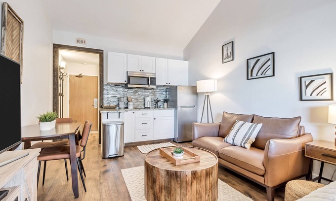North Park City Condo | Updated, Newly furnished condo near Resorts, Bus route and Main Street