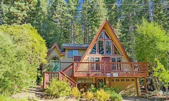 South Lake Tahoe Cabin | Upgraded A Frame-Walk to Heavenly, Private Hot Tub