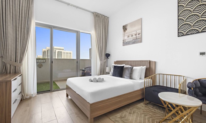 Jebel Ali Apartment | Upmarket Apartment with a Pool, Gym & Private Balcony