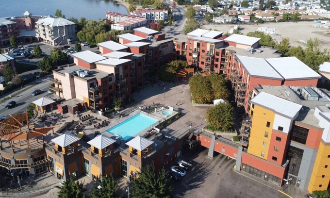 South Pandosy Apartment | Upper Floor w/Courtyard View #550