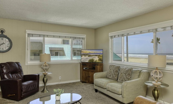 Downtown Cottage | Upper Level-Beach just ten steps away