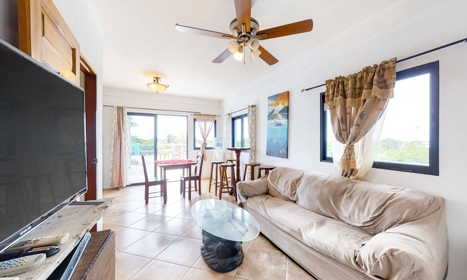 Caye Caulker Apartment | Upper-Level Resort Gem with Great Views, WiFi, AC, Shared Pool & Rooftop Deck