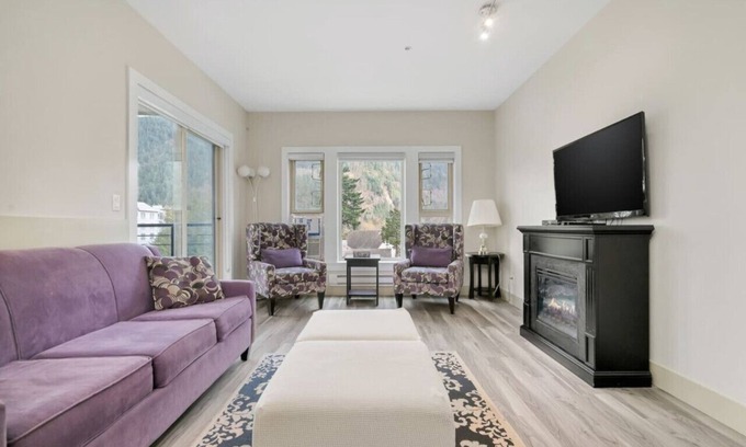 Harrison Hot Springs Apartment | Upscale 2BR Overlooking View Escape