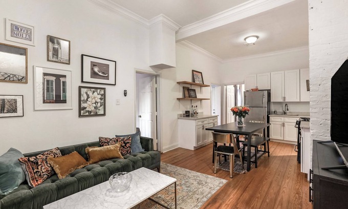 Irish Channel House | Upscale 4BR Uptown Home - Steps to Magazine Street - 10 mins to French Quarter