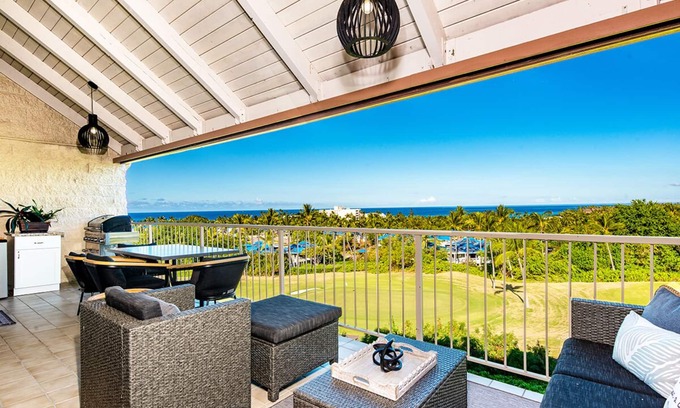 Keauhou House | Upscale comfort at Punahele B304, looking at the Pacific ocean beyond the Kona Golf Course