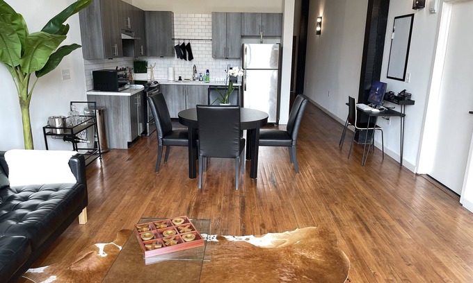 South Downtown Apartment | Upscale Downtown Loft located in the center of Atlanta Nightlife