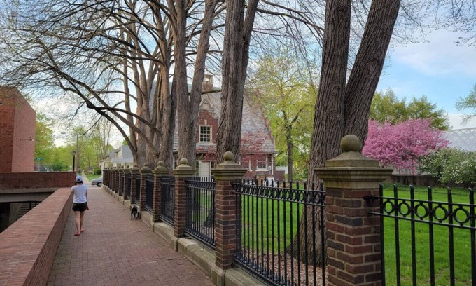 Columbus Apartment | Upscale Downtown Studio w/Private Deck, Full Kitchen, No Stairs