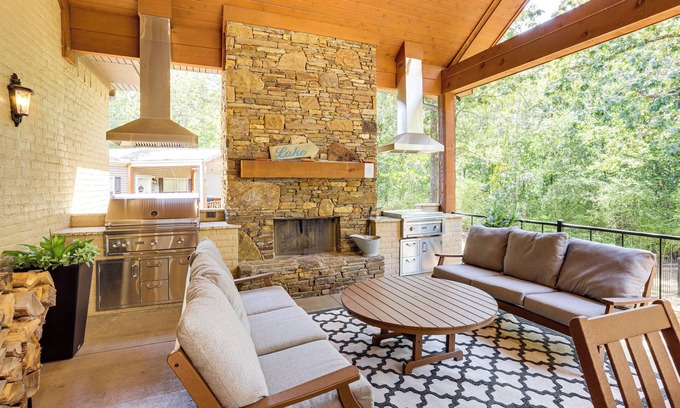 Greers Ferry House | Upscale Gem w/2 Boat Slips on Greers Ferry Lake