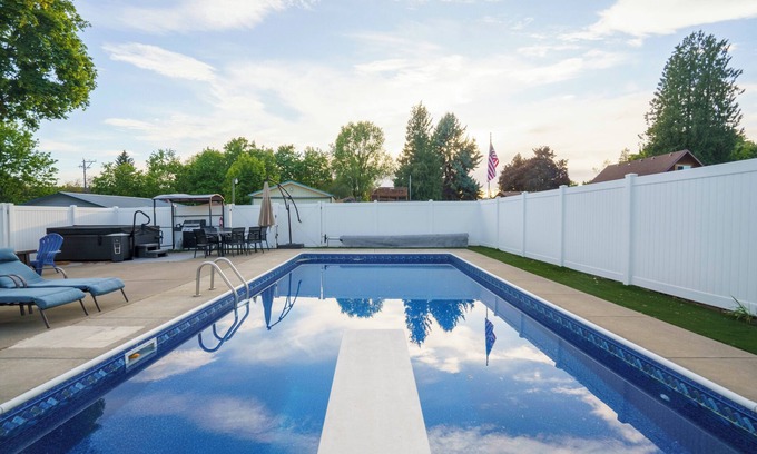 Coeur d'Alene House | Upscale Heated Pool Retreat Near Lake CDA with Hot Tub