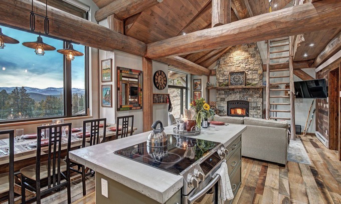 Coal Creek Cabin | Upscale Mountain Cabin, great view, drive to Denver or Boulder or Nederland