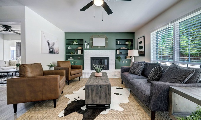 Houston House | Upscale, Spacious Retreat in the Heart of Houston - Pet-Friendly!