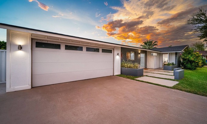 North Mountain House | Uptown Mid Century Charmer