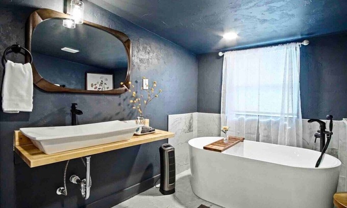 Central Oklahoma City Apartment | Uptown OKC Studio with Soaking Tub | Full Kitchen + Queen Bed | $1600/Month #04