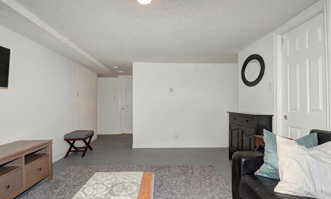 Waterloo Apartment | Uptown Waterloo Whitehouse