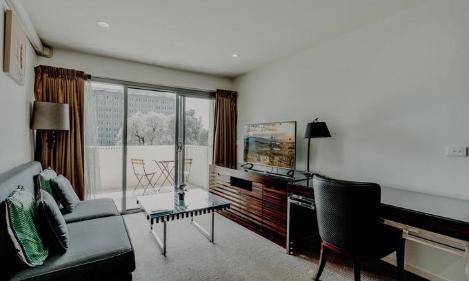 Braddon Apartment | Urban 1-Bed Apartment in the Heart of the City