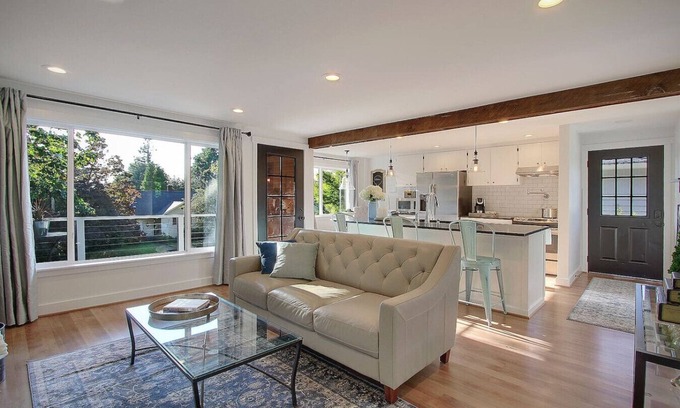Moss Bay House | Urban 4BR Duplex @Kirkland | Walk to Lake & Google
