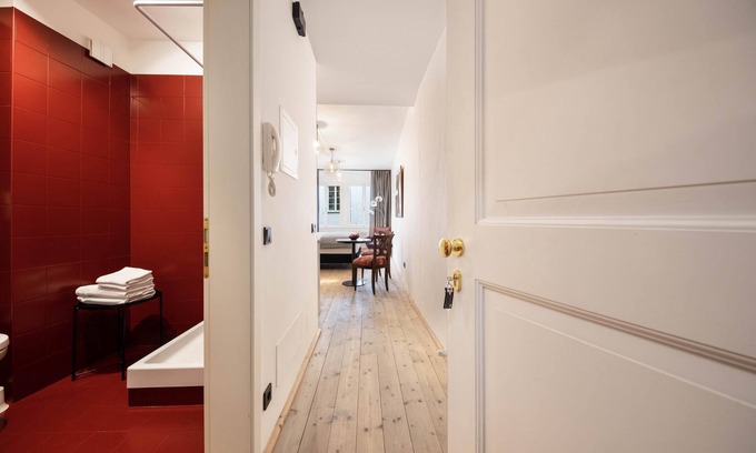 Old Town Apartment | Urban Chic in the Heart of the City - Apartment "Rosa Goldenstern Residence" with Balcony