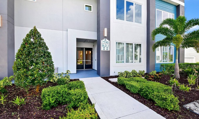 Reunion Hotel | Urban Condo near Disney with Resort & Waterpark Access - B2-108