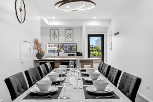 Christchurch City Centre Apartment | Urban Elegance Retreat