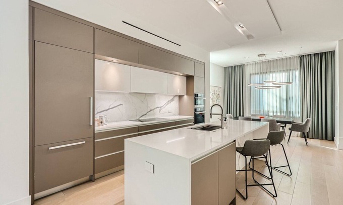 Wilmore House | Urban Modern Abode in SouthEnd Charlotte (with EV Charger)